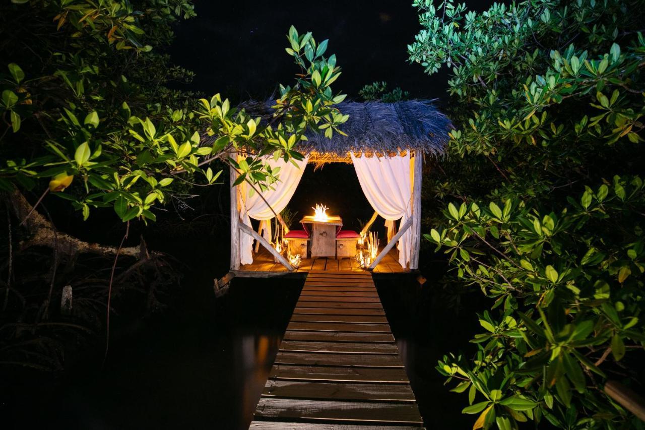 Urraca Monkey Island Eco Resort (Adults Only) Punta Laurel Exterior photo